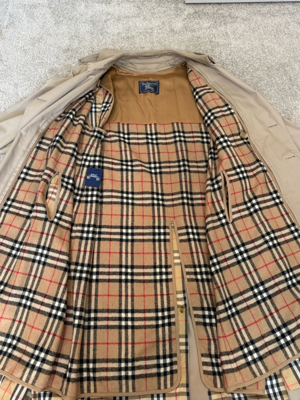 Authenic Vintage Burberry Tan Double-Breasted Trench Coat - Picture 8 of 16